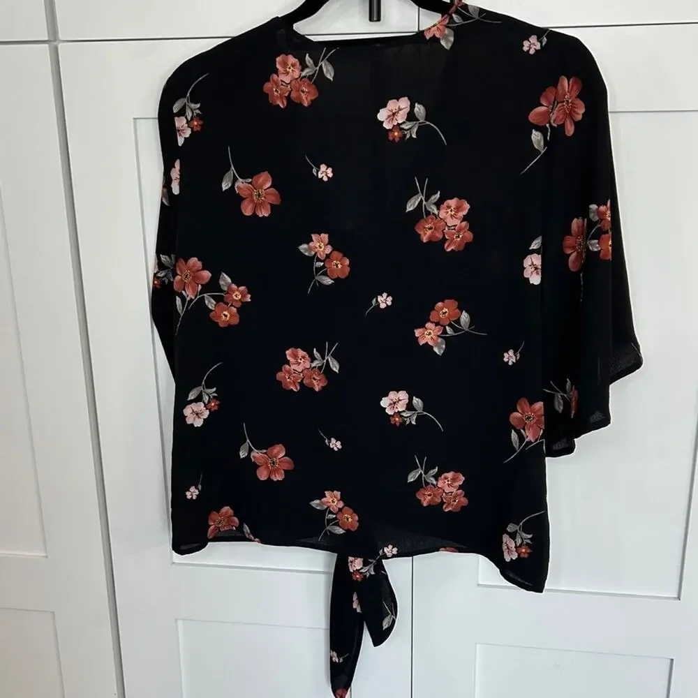 Lush Krisantha Floral Tie Front Blouse Black - S - NWT - Picture 4 of 5